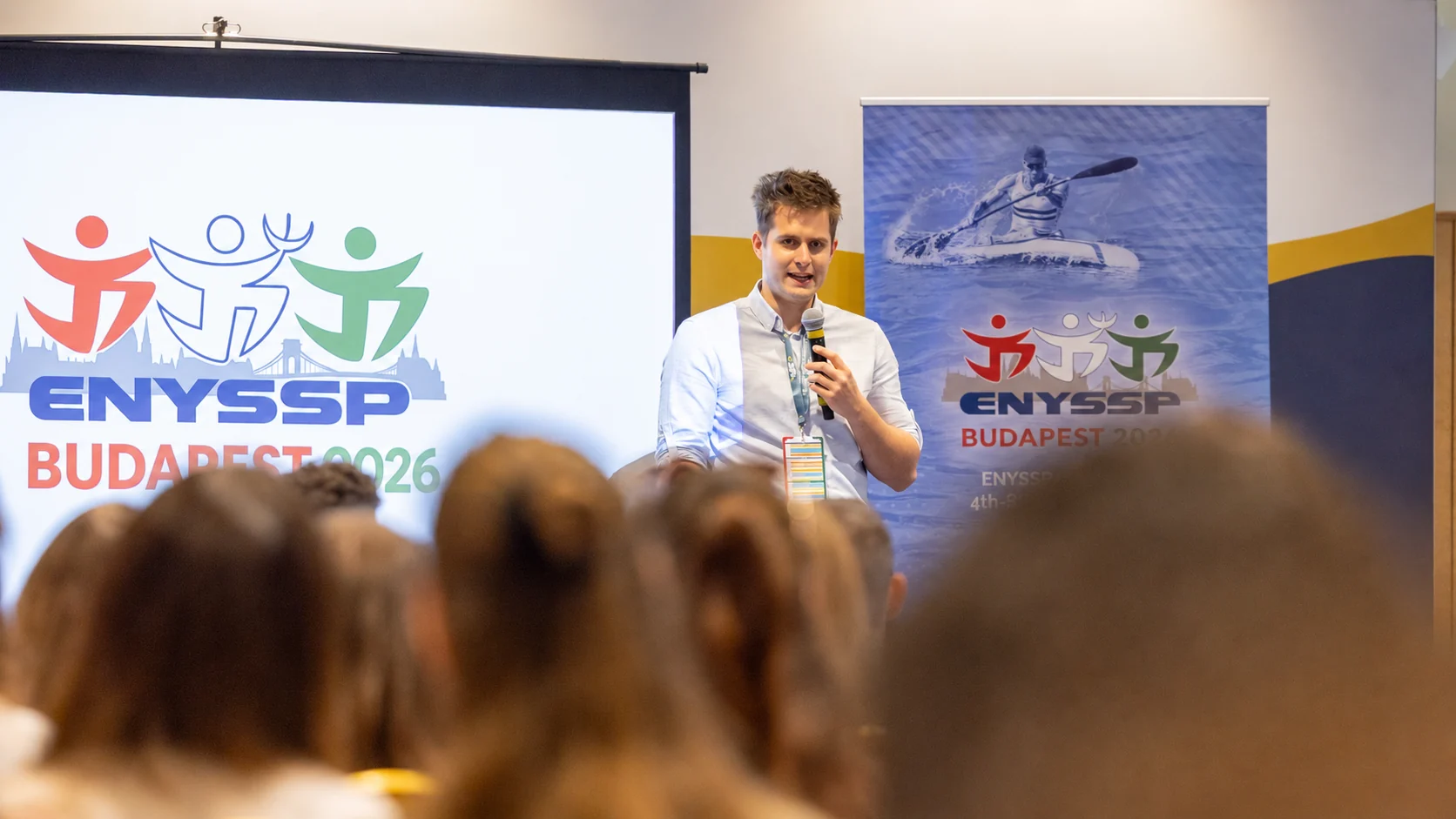 Sárkány Dominik szakmai konferencián tart előadást